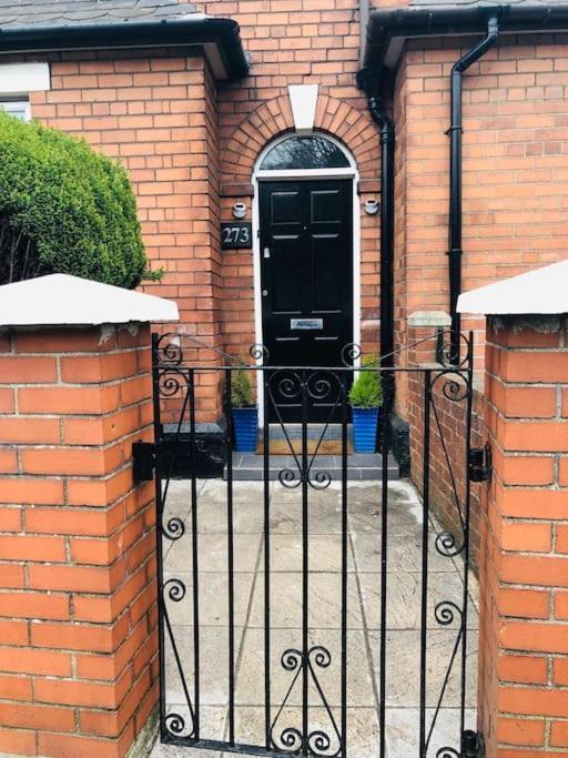 Cosy Two Bed Terraced House 7Min Drive From City Villa Belfast Exterior photo