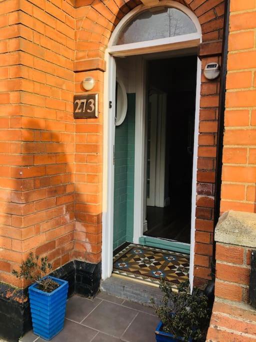 Cosy Two Bed Terraced House 7Min Drive From City Villa Belfast Exterior photo