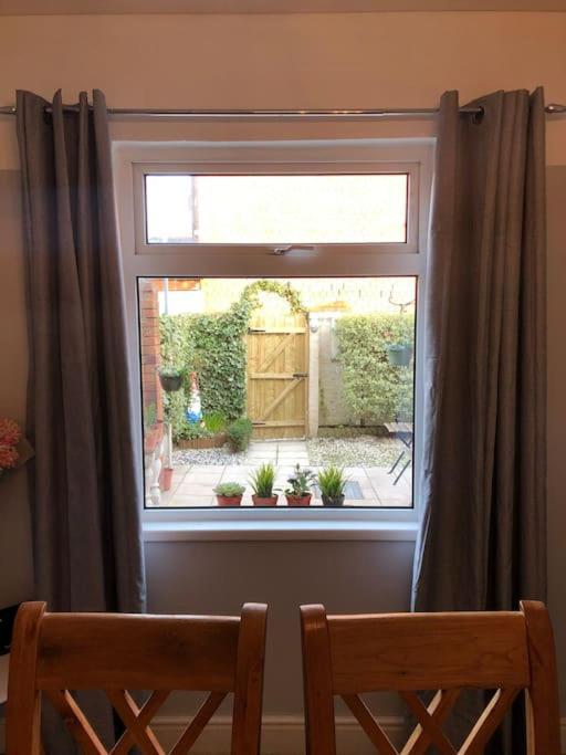 Cosy Two Bed Terraced House 7Min Drive From City Villa Belfast Exterior photo