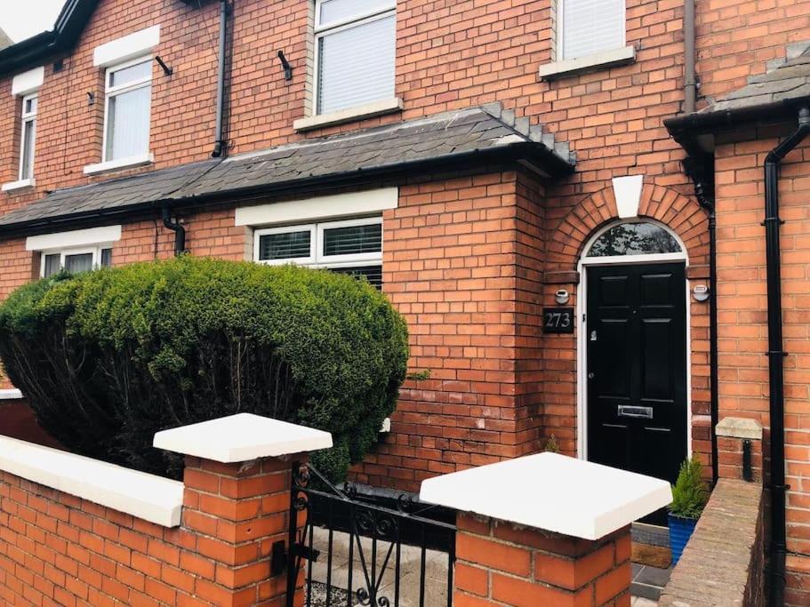 Cosy Two Bed Terraced House 7Min Drive From City Villa Belfast Exterior photo